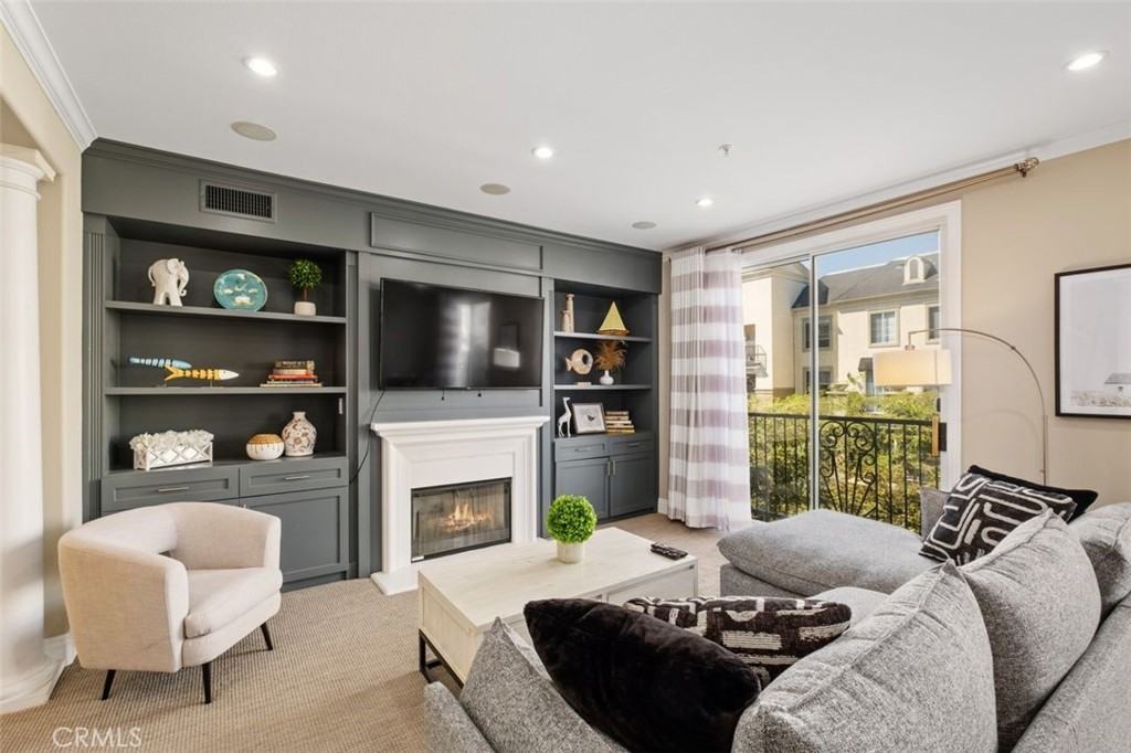 3372 Watermarke Pl #3372 - Photo 7 of 44