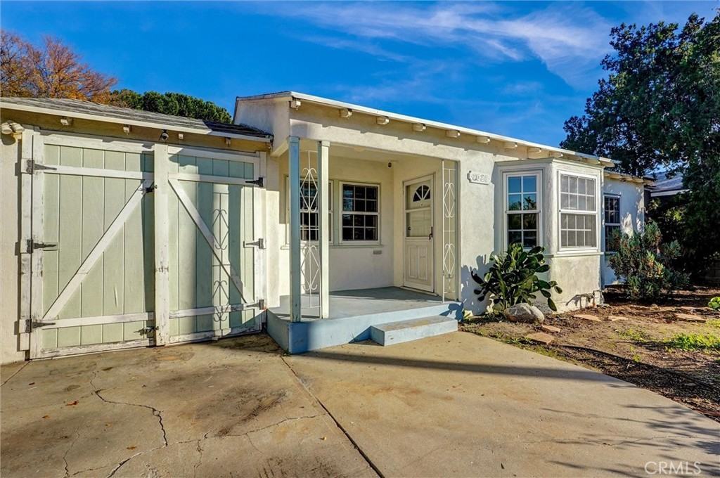 2028 N Pepper St #2028 - Photo 3 of 26