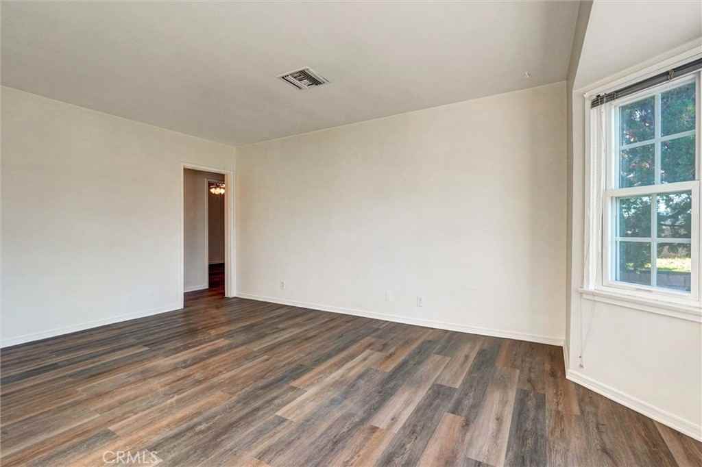 2028 N Pepper St #2028 - Photo 4 of 26