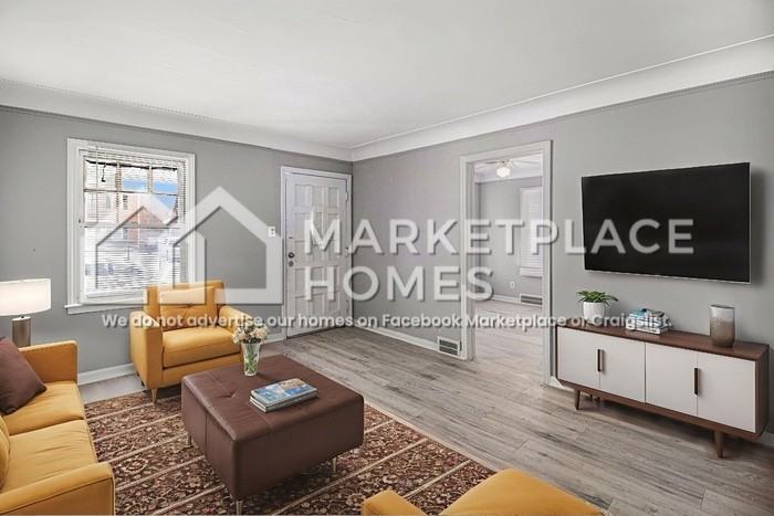 15073 Strathmoor St - Photo 4 of 17