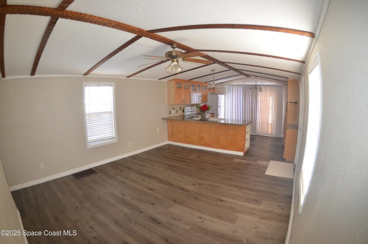 2535 Haverhill Rd Ne #2535 - Photo 6 of 18