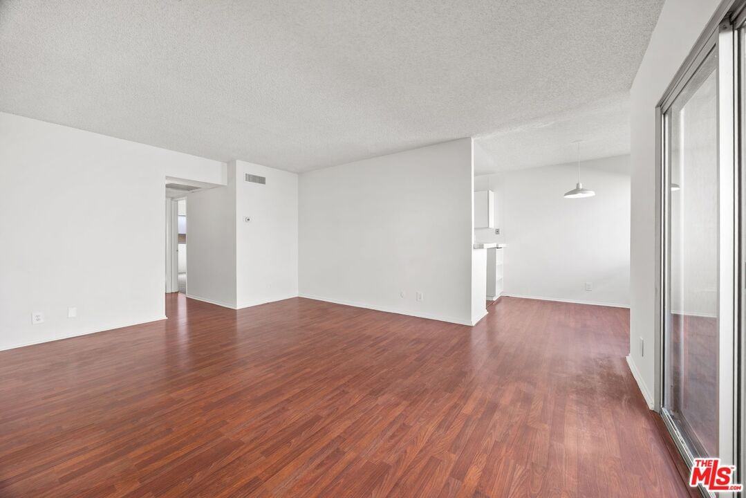 5400 Newcastle Ave #5400-66 - Photo 4 of 25