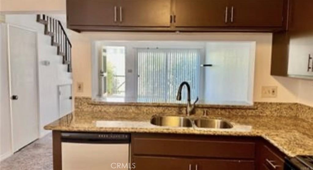 1107 W Francis St #1107 - Photo 2 of 15