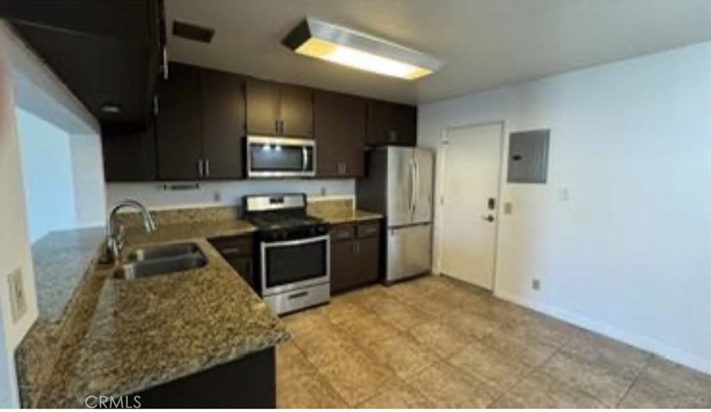 1107 W Francis St #1107 - Photo 4 of 15