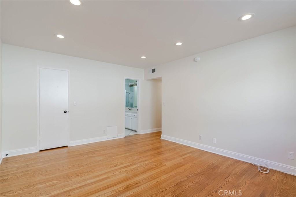 14141 Dickens St #14141-211 - Photo 4 of 27