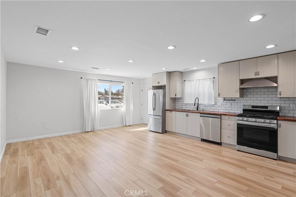 22229 1/2 Covello St #22229 - Photo 4 of 8