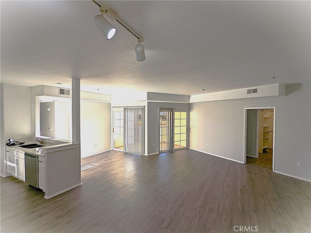 1215 E San Antonio Dr #1215 - Photo 5 of 20