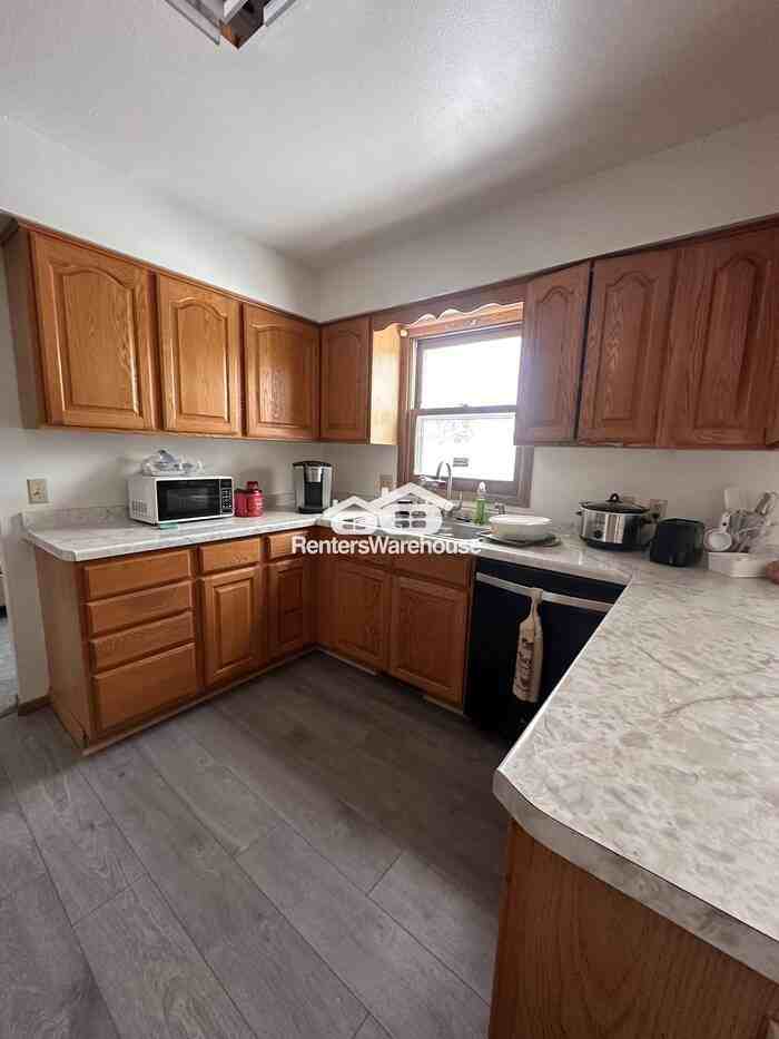 6012 Beard Ave N - Photo 5 of 10