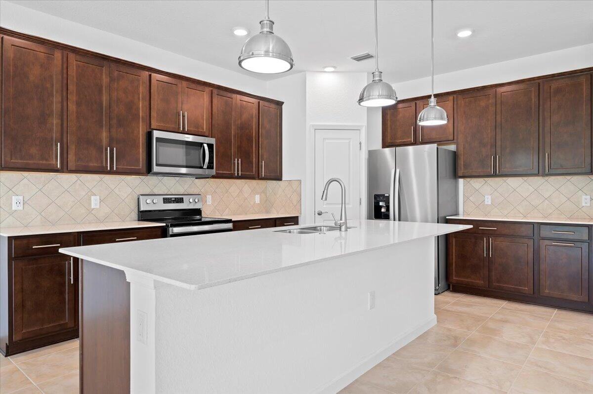 9915 Sw Meridian Way #9915 - Photo 6 of 35