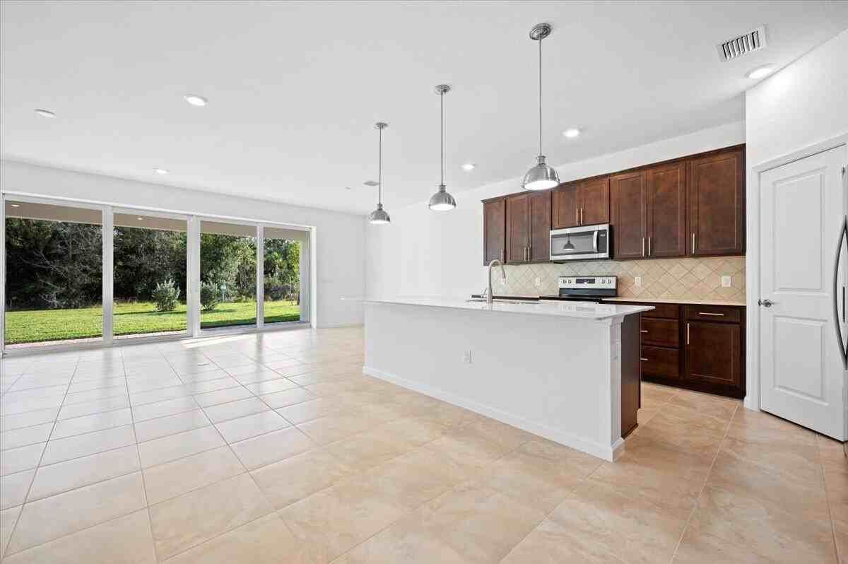 9915 Sw Meridian Way #9915 - Photo 7 of 35