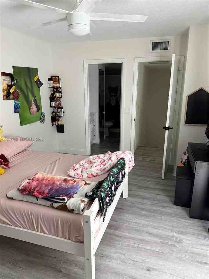 2563 Lakeview Ct #2563 - Photo 5 of 13