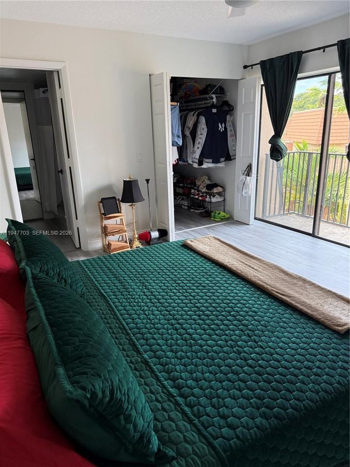 2563 Lakeview Ct #2563 - Photo 7 of 13