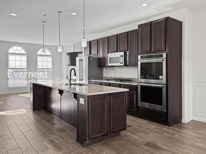 10612 Presidential Pkwy - Photo 2 of 28