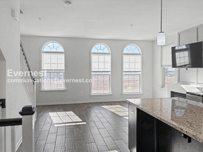 10612 Presidential Pkwy - Photo 5 of 28