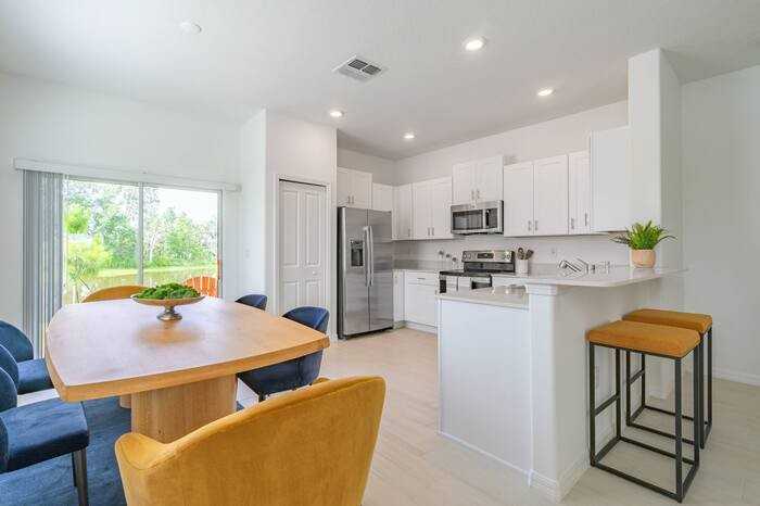 5018 Capri Harbor Dr - Photo 6 of 42