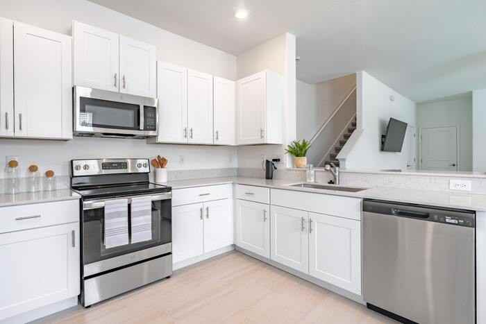 5037 Capri Harbor Dr - Photo 7 of 45