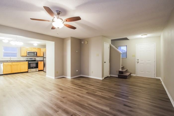 824 Olmsted Dr - Photo 3 of 9