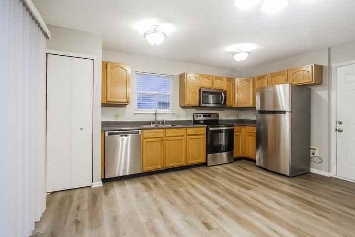 824 Olmsted Dr - Photo 4 of 9