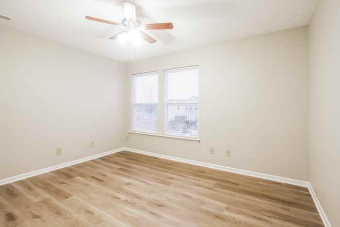 824 Olmsted Dr - Photo 6 of 9