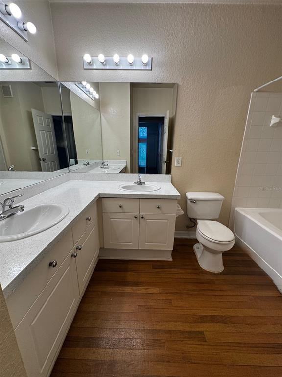 18001 Richmond Place Dr #18001-1123 - Photo 3 of 19