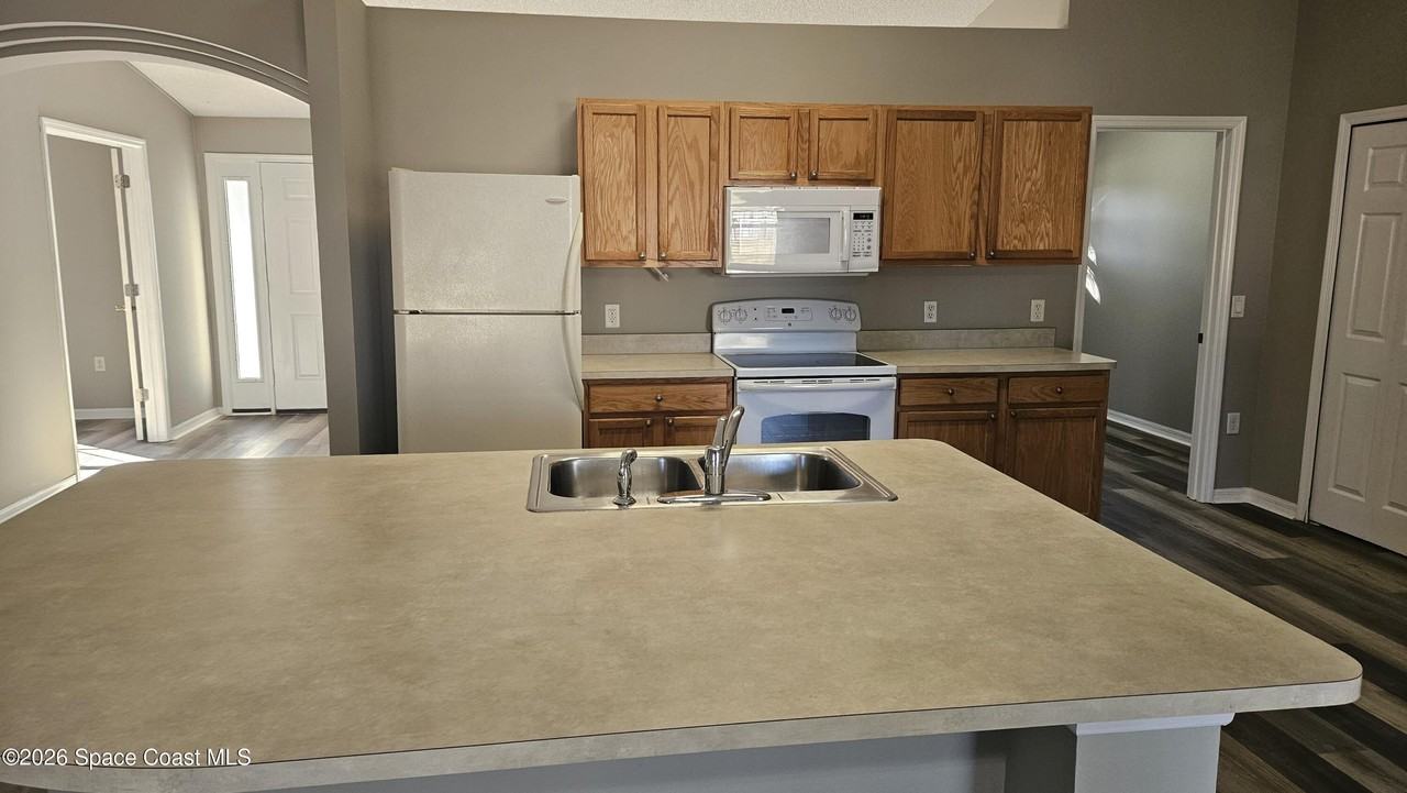 249 Americana Blvd Ne #249 - Photo 2 of 16