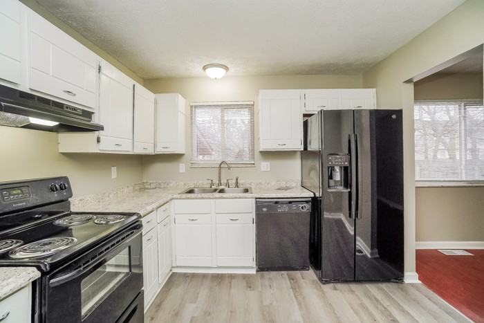 3222 Fontaine Rd - Photo 3 of 10