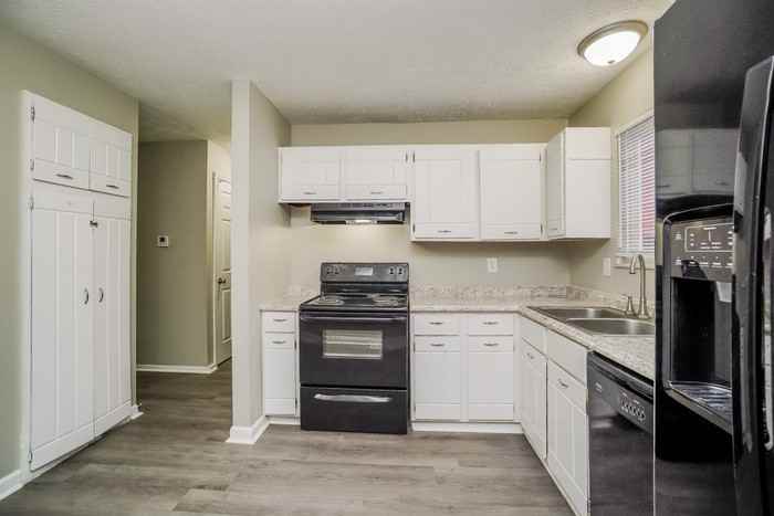 3222 Fontaine Rd - Photo 5 of 10