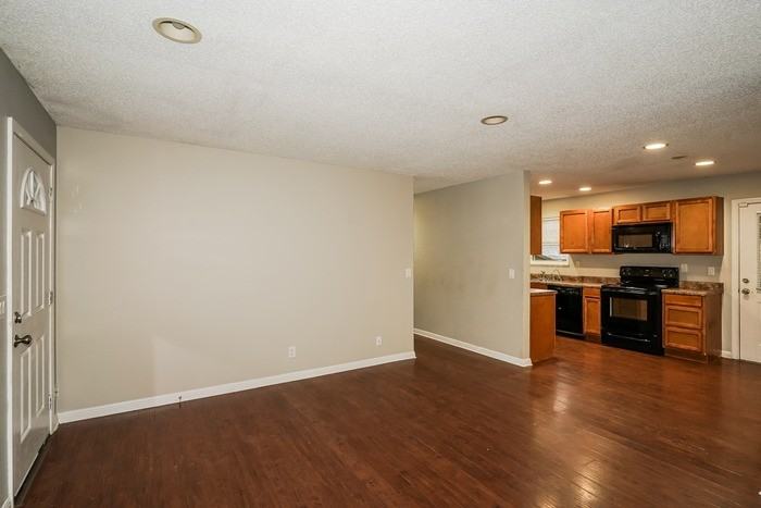 112 Bluegrass Rd - Photo 7 of 12