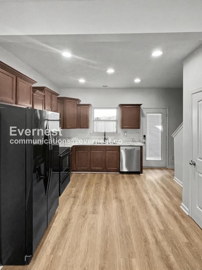 1522 Sprucedale Dr - Photo 2 of 25