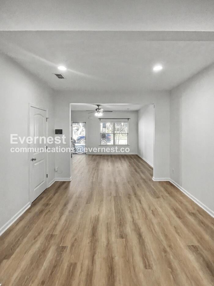 1522 Sprucedale Dr - Photo 5 of 25