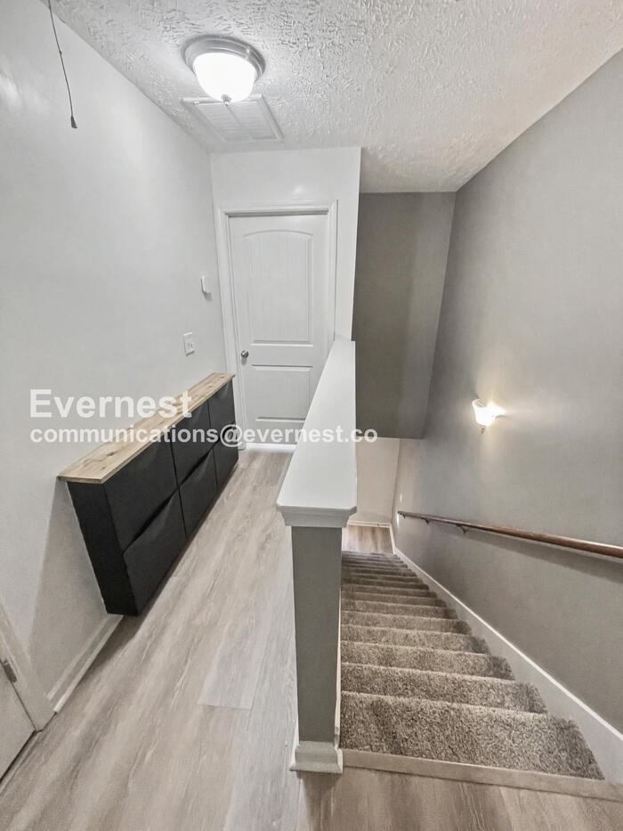 1522 Sprucedale Dr - Photo 7 of 25