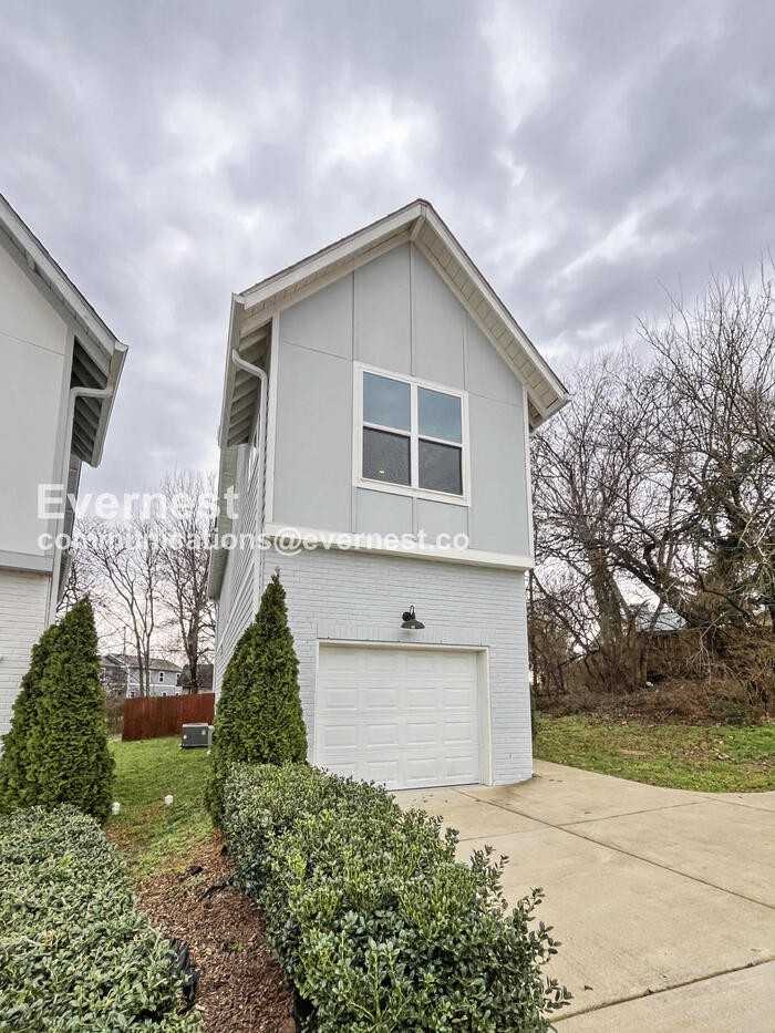 2332 Oak Ct - Photo 2 of 30