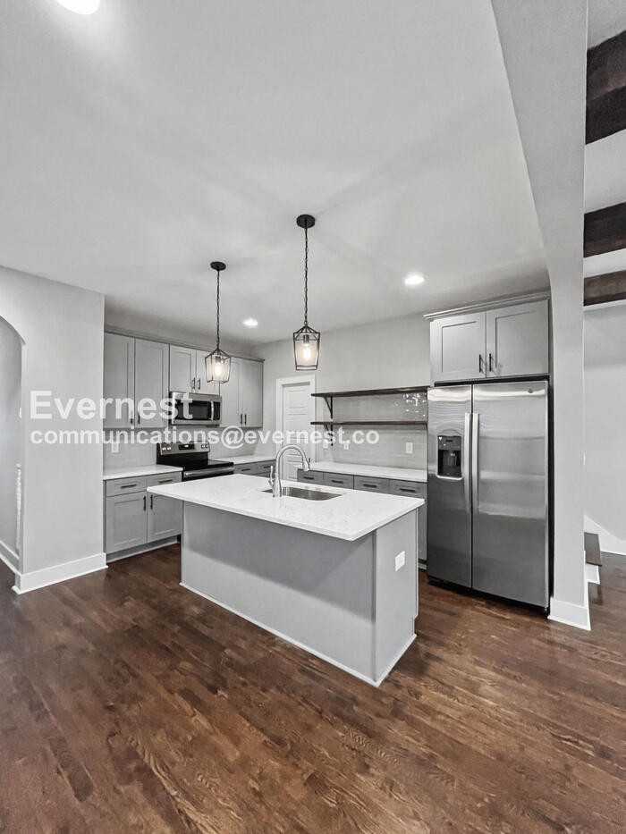 2332 Oak Ct - Photo 3 of 30