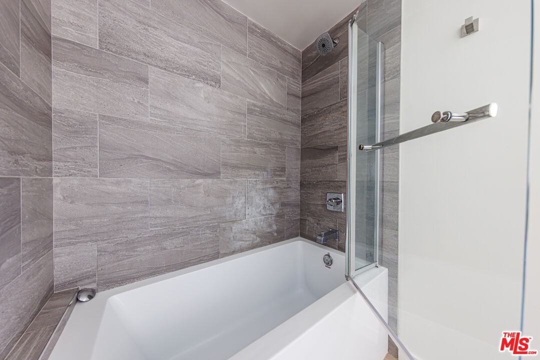 1187 Crenshaw Blvd #1187-108 - Photo 6 of 38