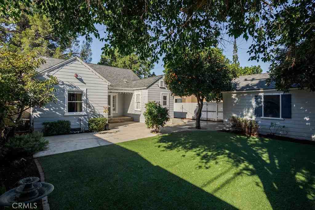 1123 N Lowell St #1123 - Photo 4 of 50