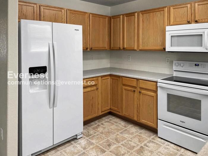 451 Stardust Ct - Photo 2 of 21