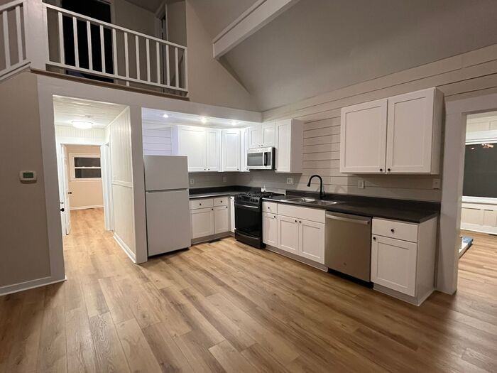 2135 Turnpike Rd - Photo 4 of 13