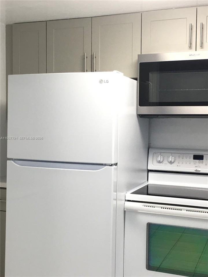 2454 Nw 52nd Ave #2454-2454 - Photo 7 of 20