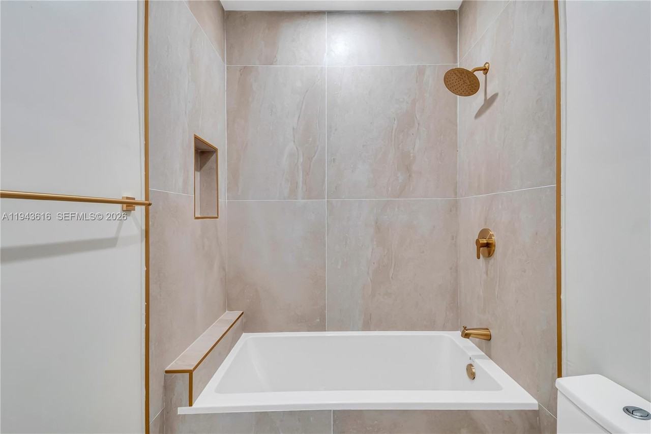 807 Nw 51st St #807 - Photo 2 of 22