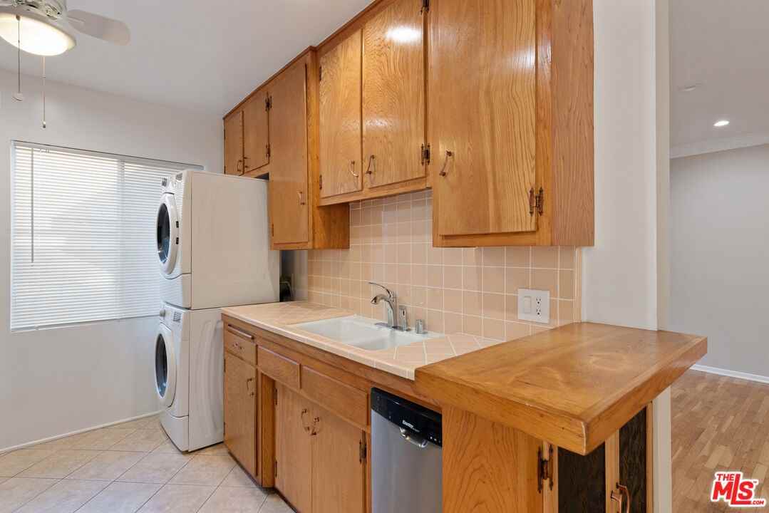 1333 S Ogden Dr #1333-2 - Photo 3 of 19