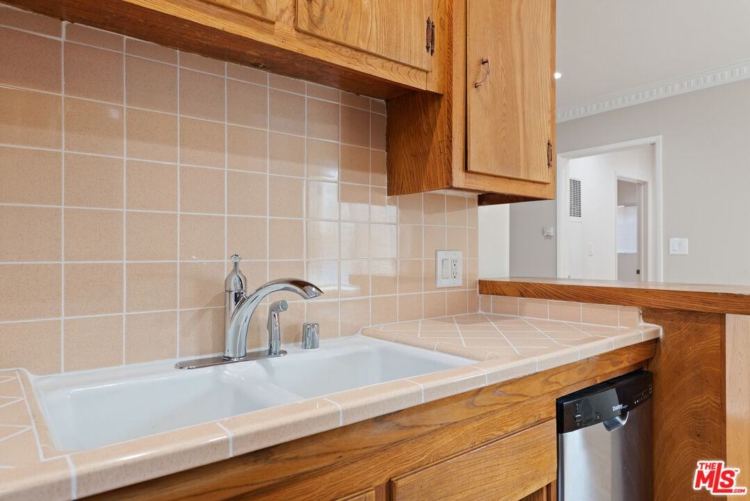 1333 S Ogden Dr #1333-2 - Photo 4 of 19