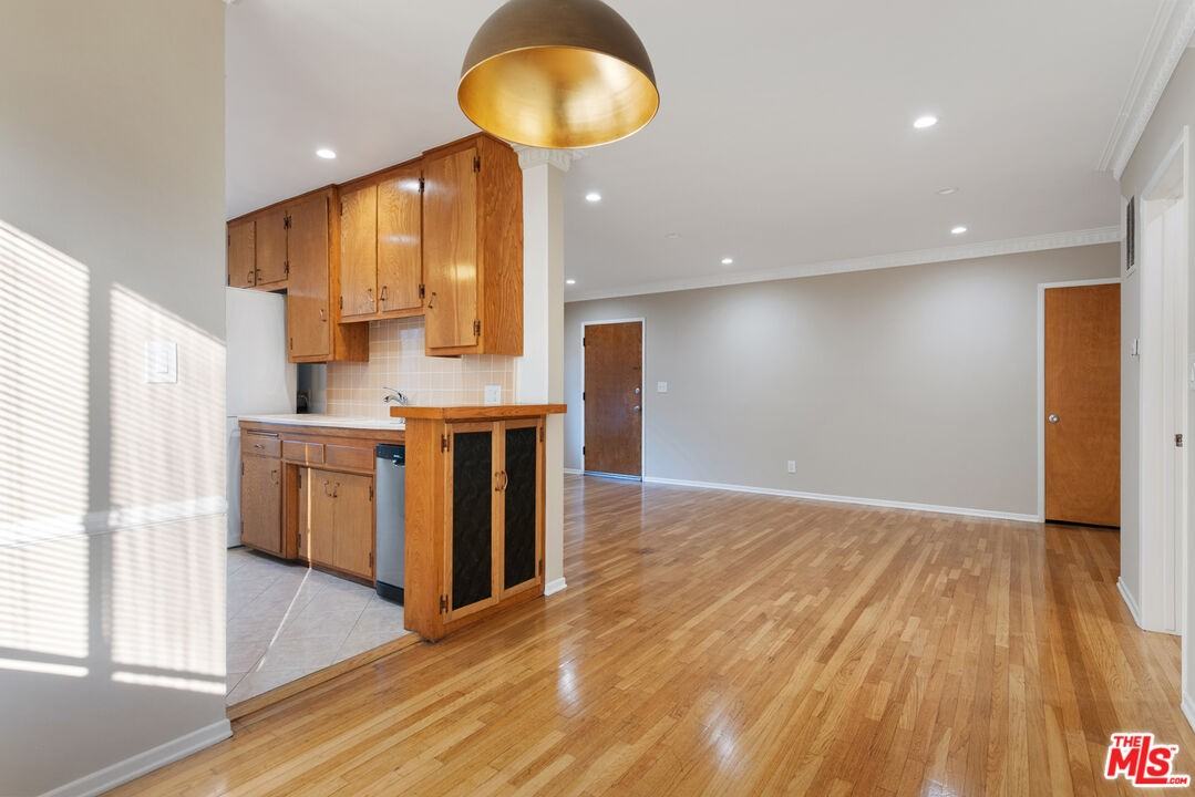 1333 S Ogden Dr #1333-2 - Photo 5 of 19