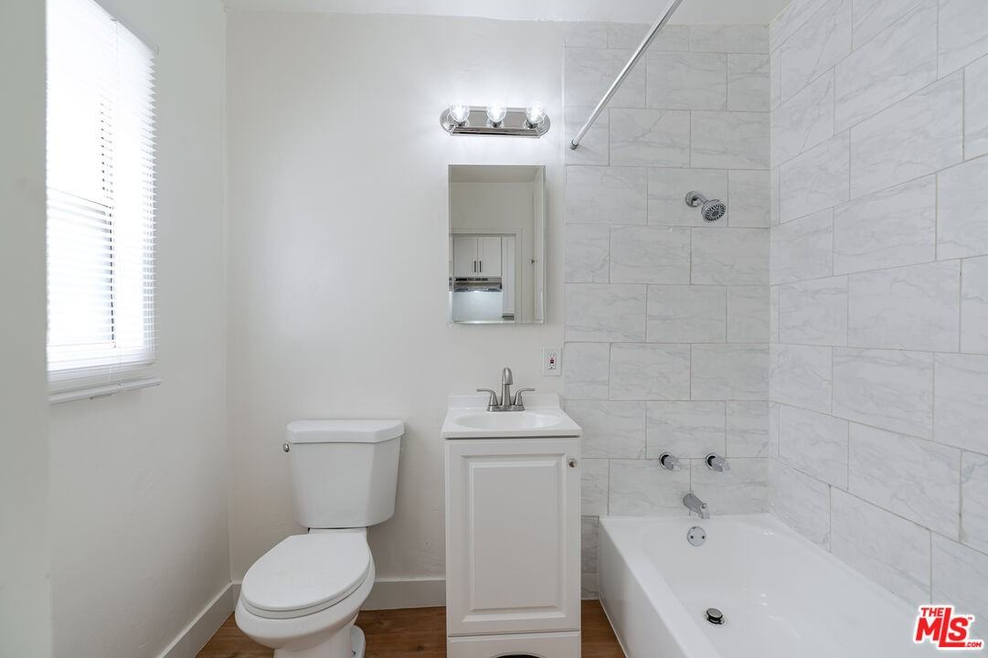 1624 S St Andrews Pl #1624-1626 - Photo 3 of 9