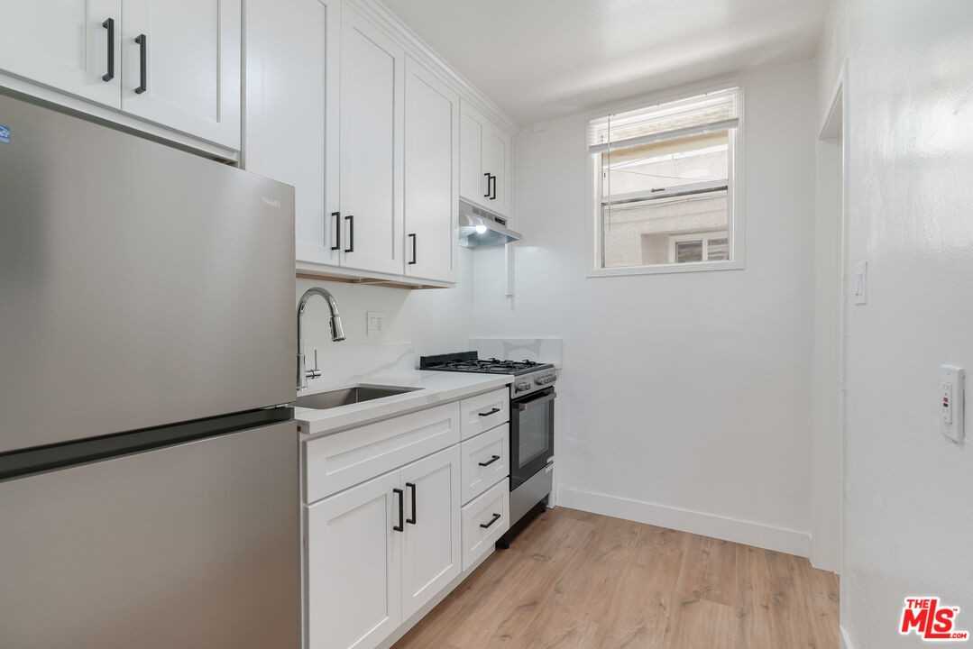1624 S St Andrews Pl #1624-1626 - Photo 6 of 9