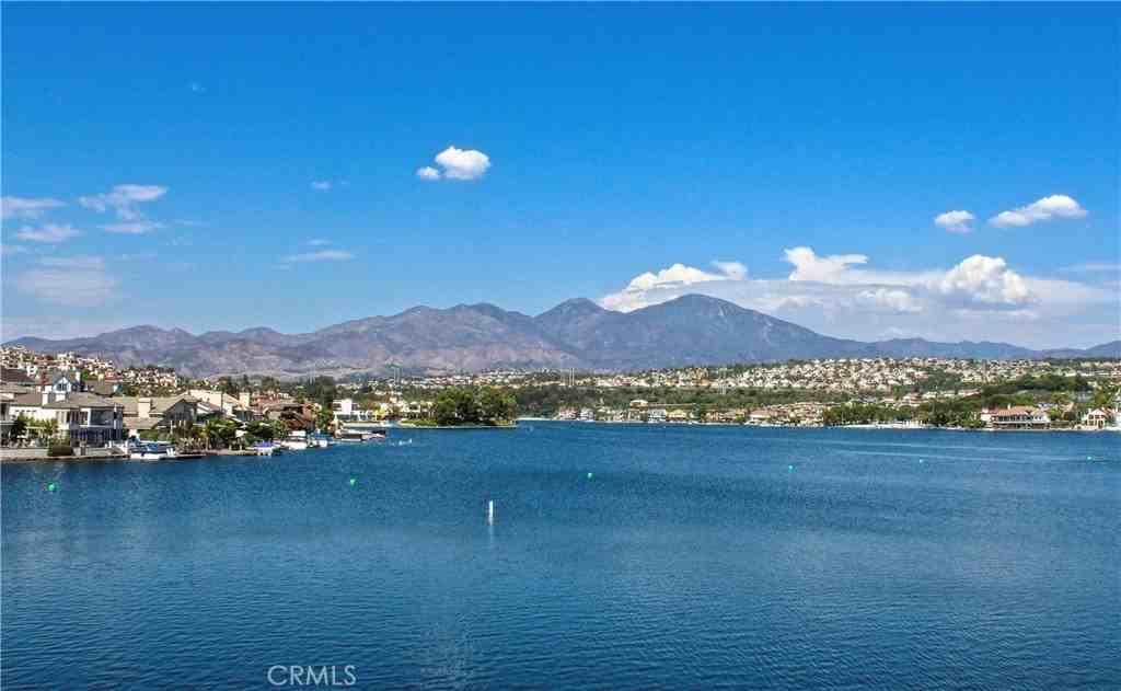 181 California Ct #181 - Photo 3 of 28