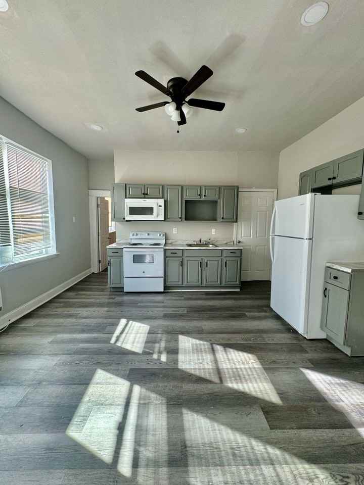 4818 N 13th St #1 - Photo 2 of 12