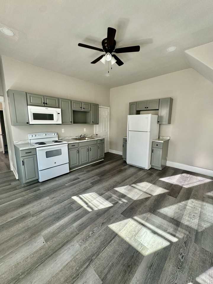 4818 N 13th St #1 - Photo 3 of 12