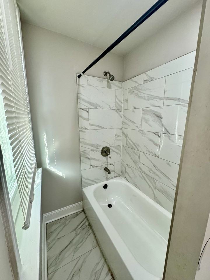 4818 N 13th St #1 - Photo 4 of 12