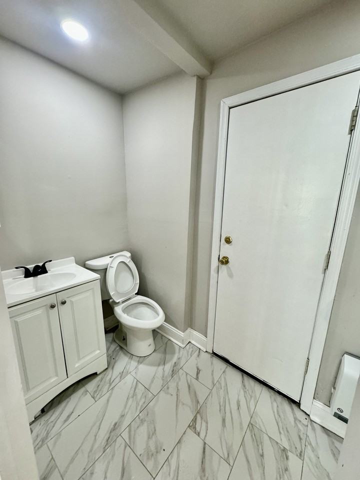 4818 N 13th St #1 - Photo 5 of 12