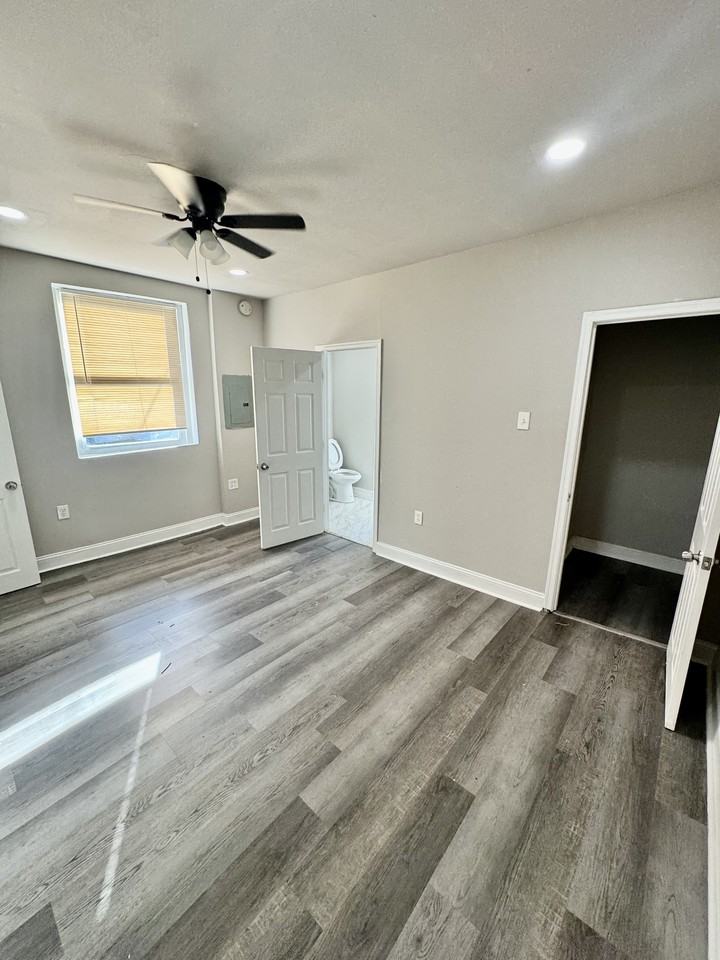 4818 N 13th St #1 - Photo 7 of 12